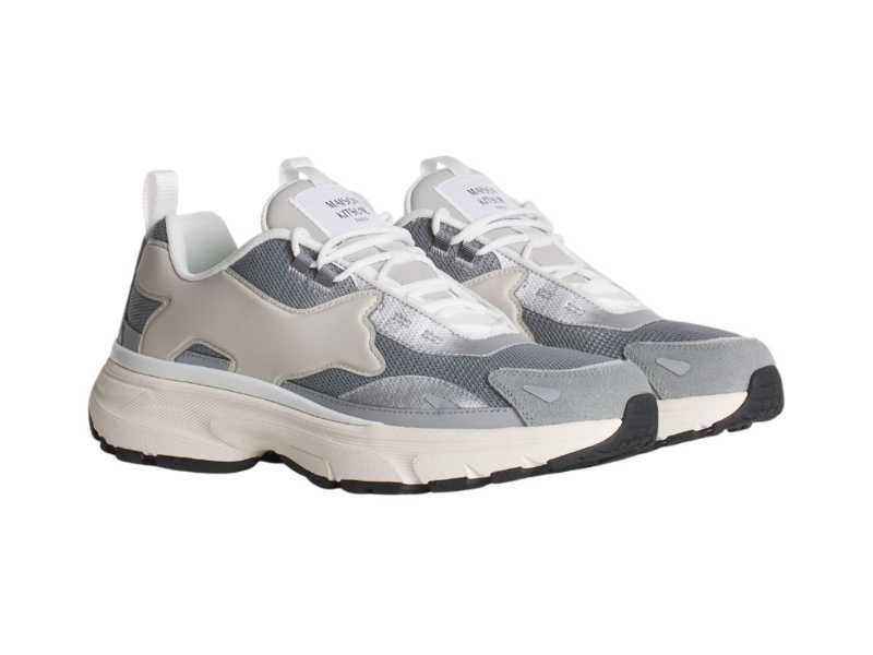 https://d2cva83hdk3bwc.cloudfront.net/maison-kitsune_maison-kitsune-sora-runner-silver-patina-2.jpg