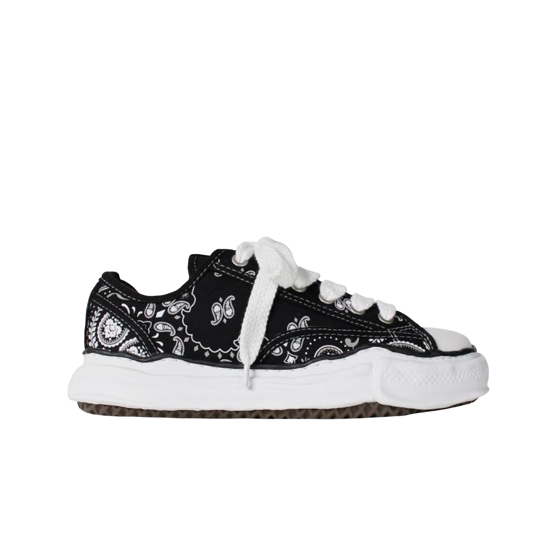 https://d2cva83hdk3bwc.cloudfront.net/maison-mihara-yasuhiro-peterson-og-sole-canvas-bandana-low-top-sneakers-black-2.jpg