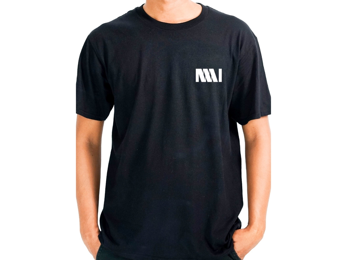 https://d2cva83hdk3bwc.cloudfront.net/mana-black-t-shirt-premium-cotton-100-regular-fit-3.jpg