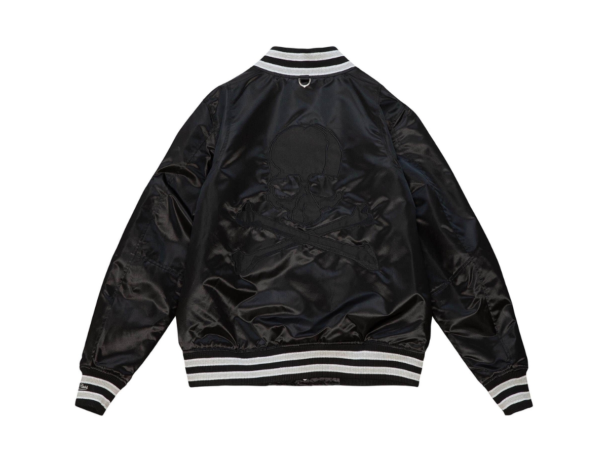 https://d2cva83hdk3bwc.cloudfront.net/mastermind-world-x-mitchell---ness-satin-jacket-black-2.jpg