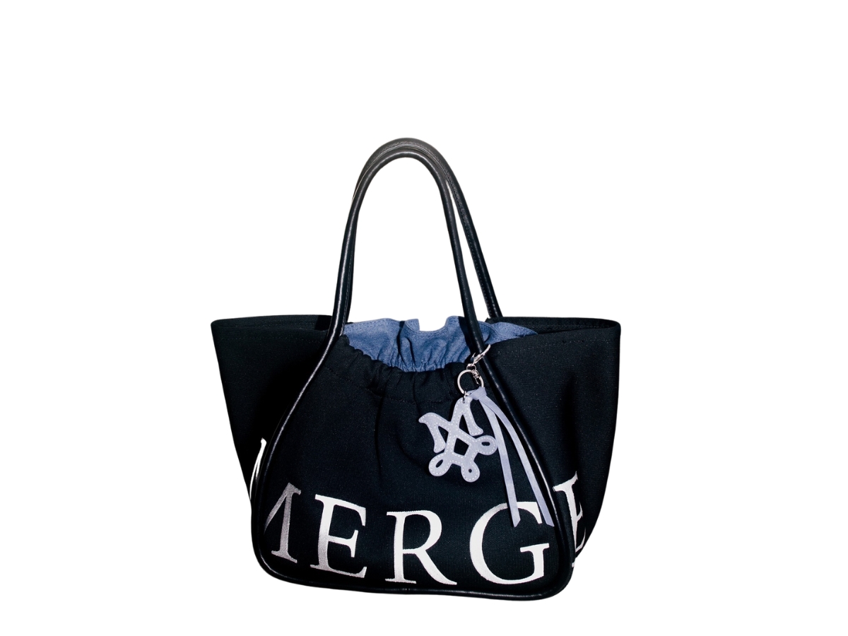 https://d2cva83hdk3bwc.cloudfront.net/mer-habbmadbre16-merge-a-day-bag-large-in-black-1.jpg