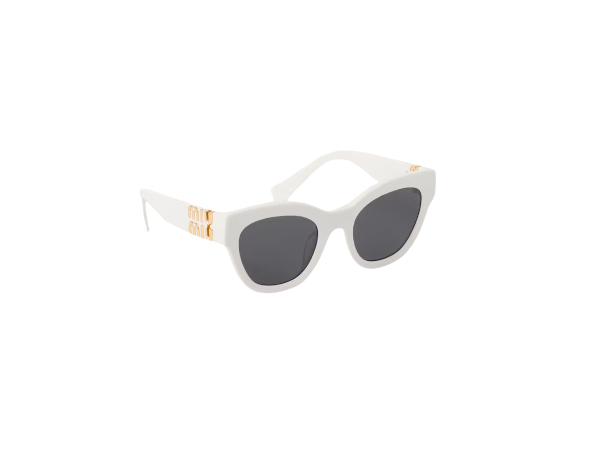 https://d2cva83hdk3bwc.cloudfront.net/miu-miu-glimpse-sunglasses-in-chalk-white-acetate-frame-with-slate-gray-lenses-2.jpg