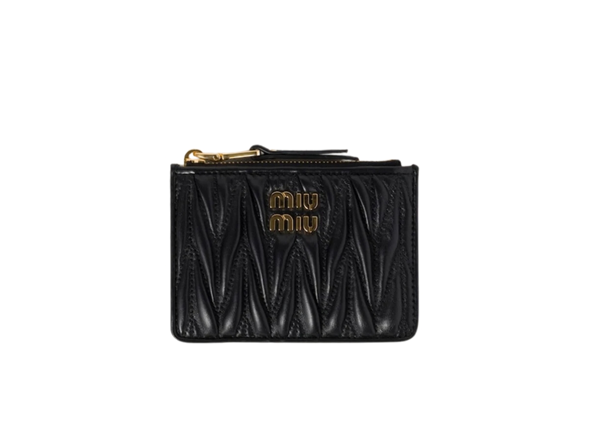 https://d2cva83hdk3bwc.cloudfront.net/miu-miu-matelasse-card-holder-in-nappa-leather-with-metal-lettering-logo-black-1.jpg
