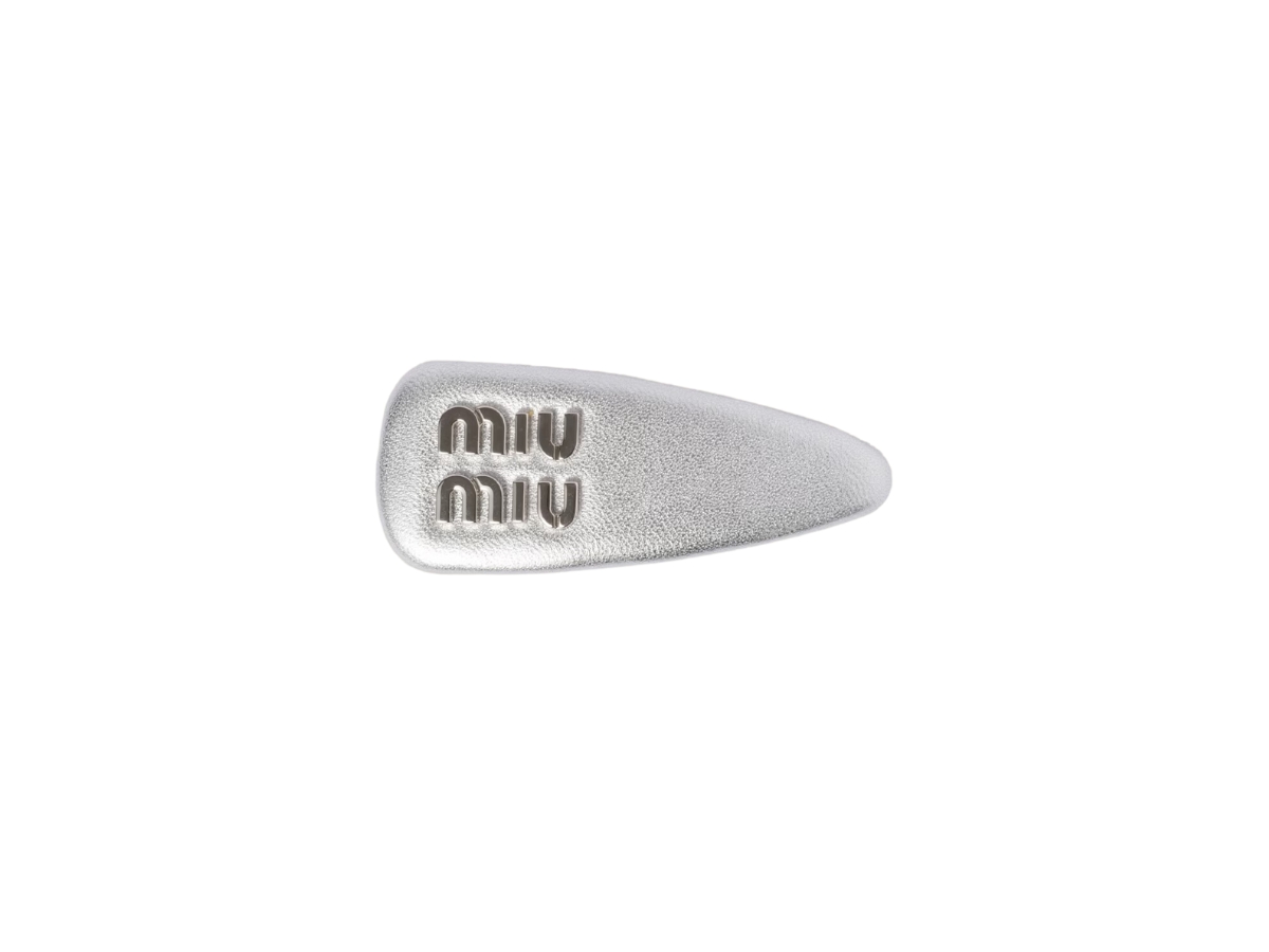 https://d2cva83hdk3bwc.cloudfront.net/miu-miu-nappa-leather-hair-clip-in-leather-with-metal-lettering-logo-silver-1.jpg