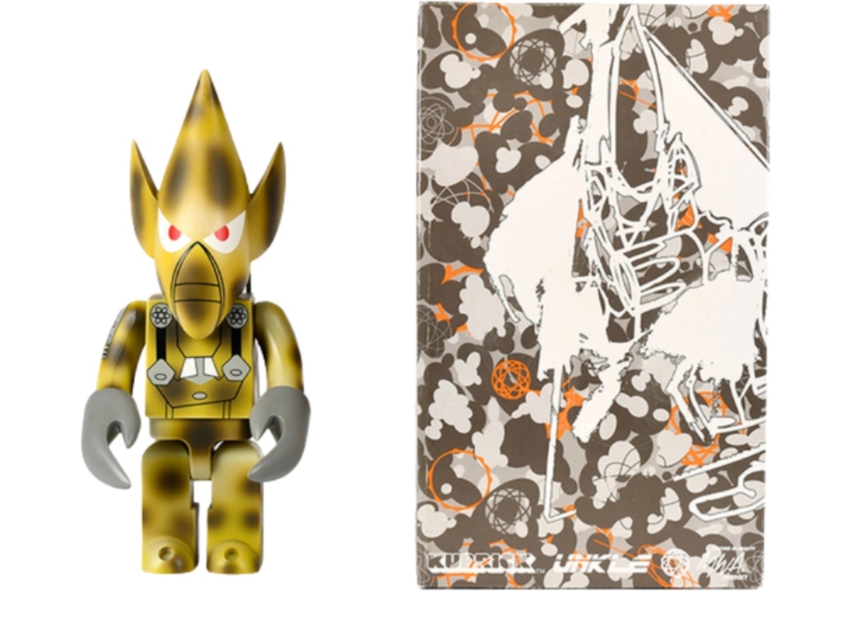https://d2cva83hdk3bwc.cloudfront.net/mt-fgcmtupk4gc-medicom-toy-unkle-pointman-kubrick-400-green-camo-2.jpg