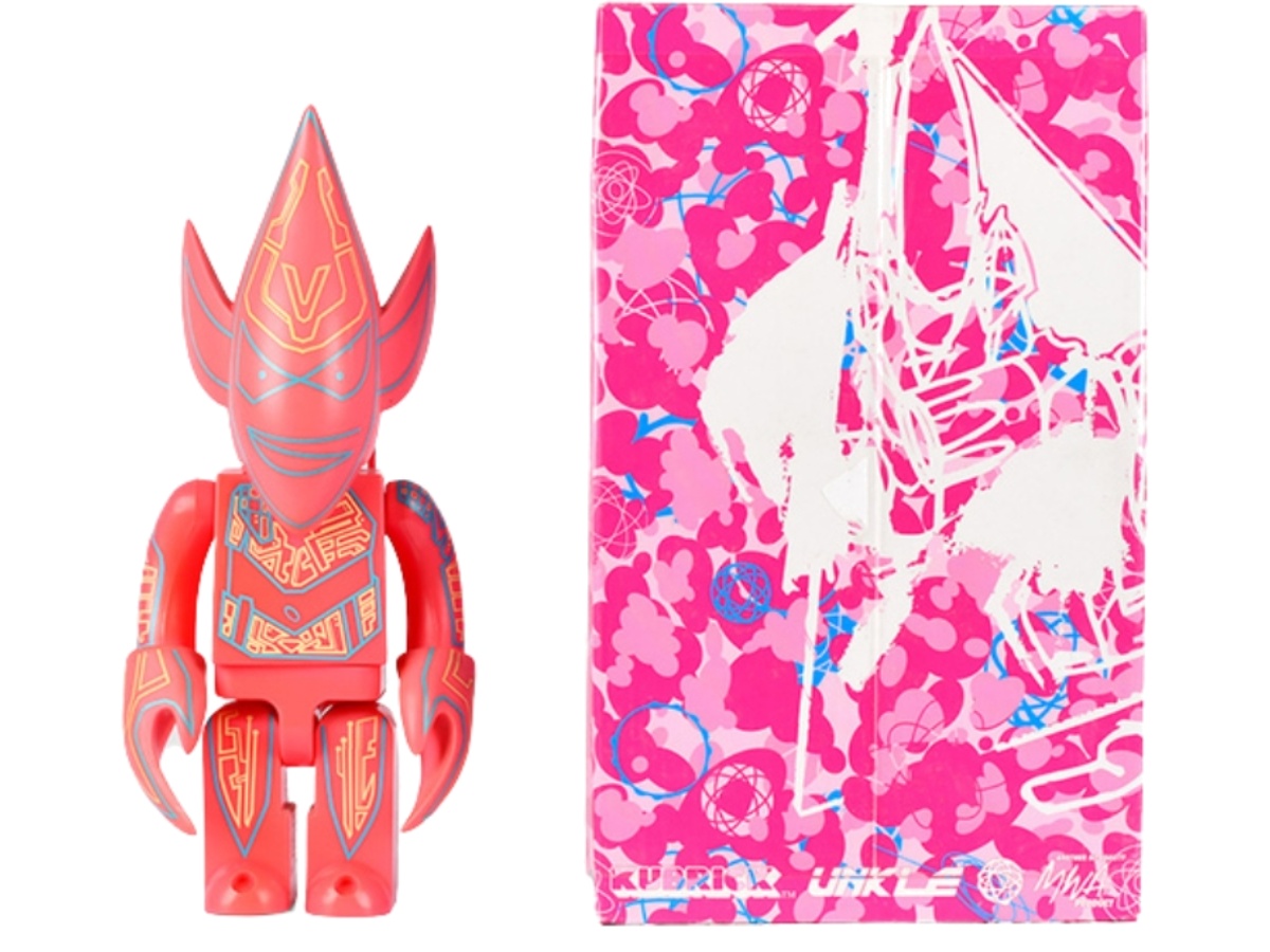 https://d2cva83hdk3bwc.cloudfront.net/mt-fgcmtupk4p-medicom-toy-unkle-pointman-kubrick-400-pink-2.jpg