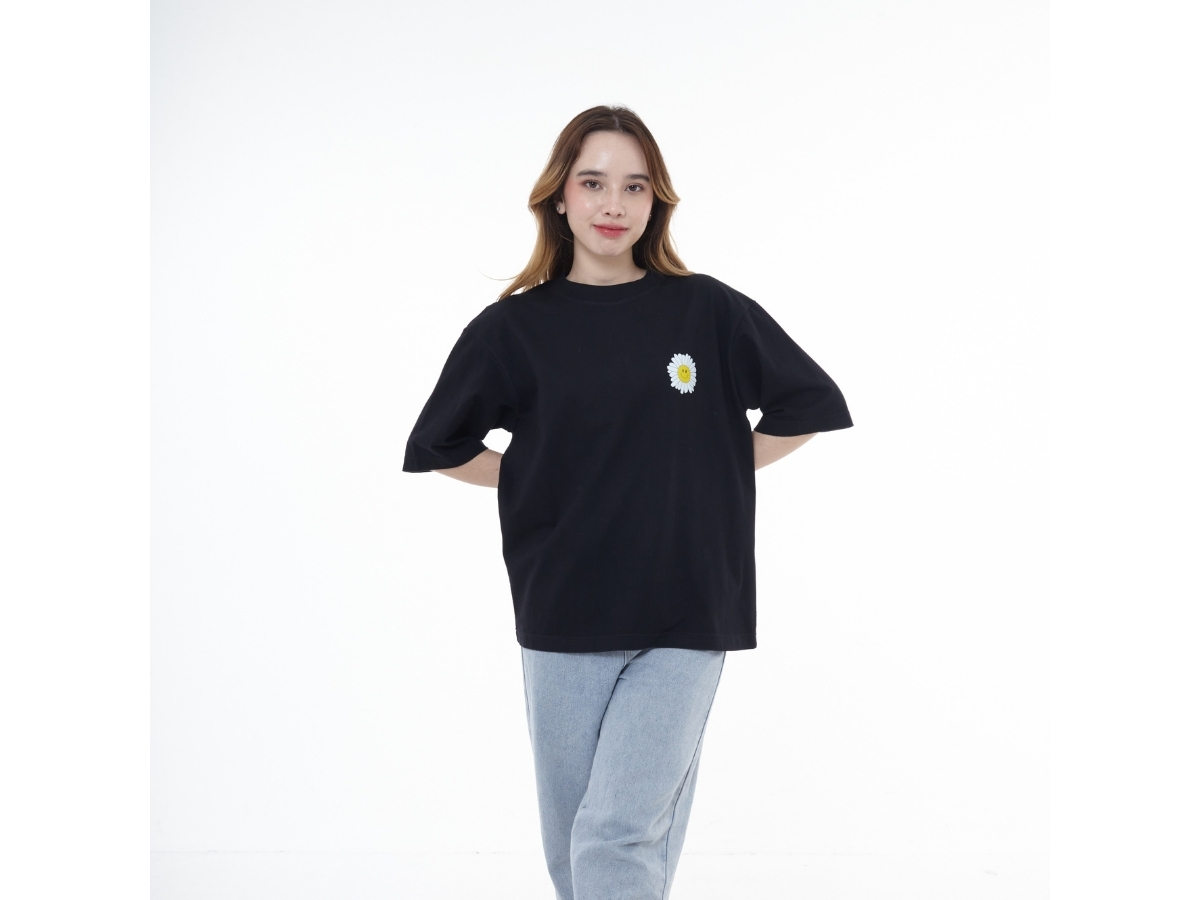 https://d2cva83hdk3bwc.cloudfront.net/my-youngs-flowers-bloom-oversized-t-shirt-black-3.jpg