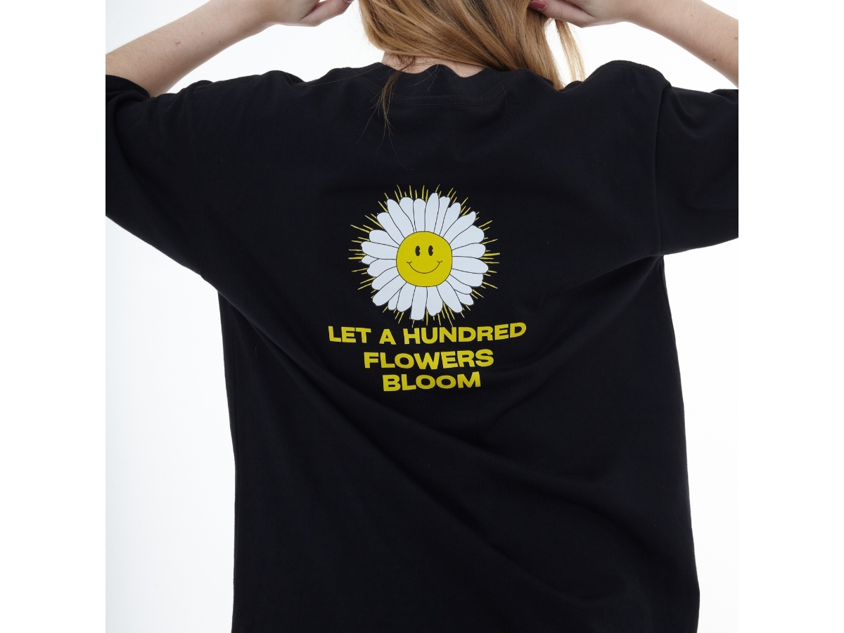 https://d2cva83hdk3bwc.cloudfront.net/my-youngs-flowers-bloom-oversized-t-shirt-black-4.jpg
