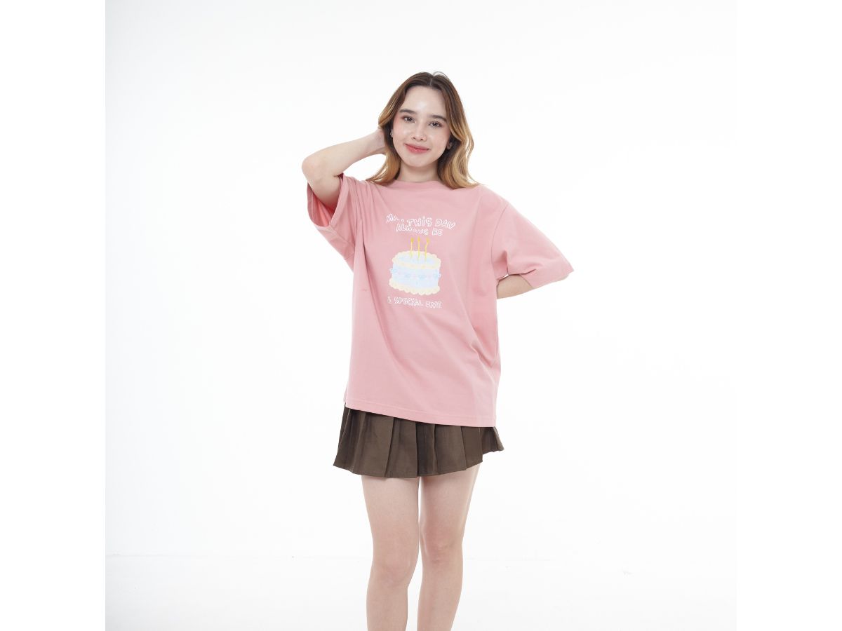 https://d2cva83hdk3bwc.cloudfront.net/myyoungs-cake-oversized-t-shirt-baby-pink-2.jpg