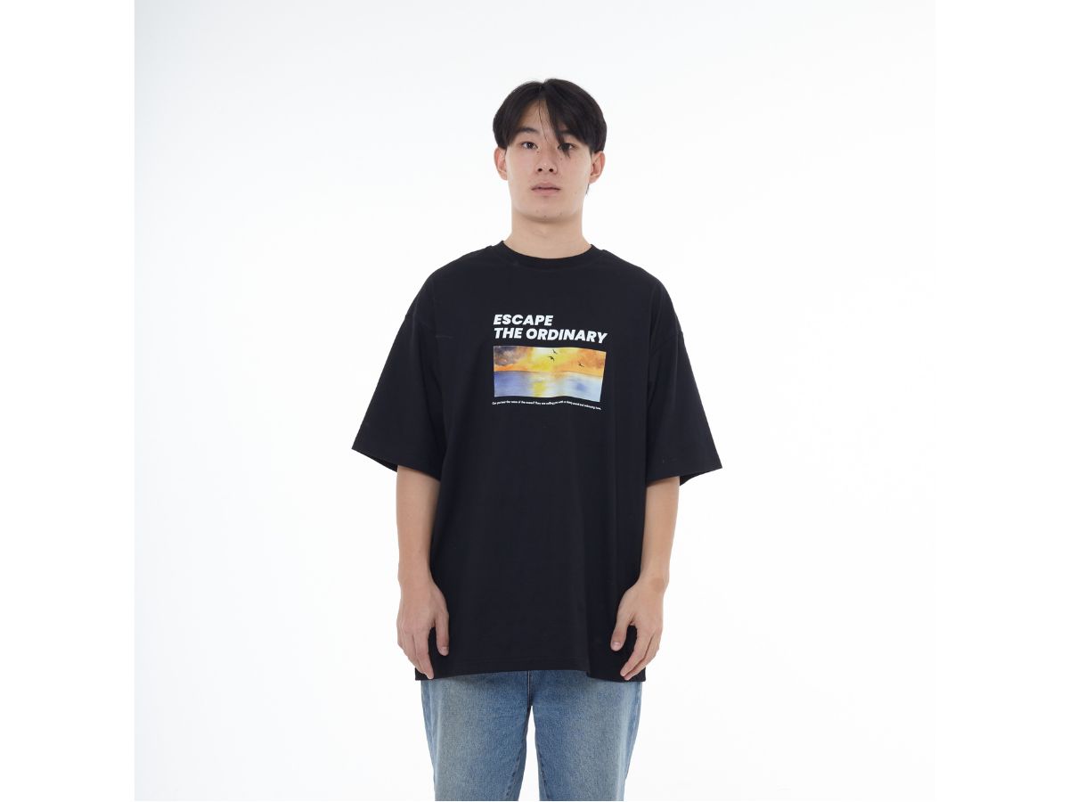 https://d2cva83hdk3bwc.cloudfront.net/myyoungs-escape-the-ordinary-oversized-t-shirt-black-2.jpg