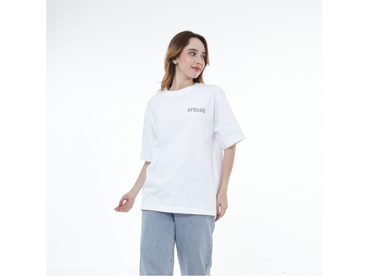 https://d2cva83hdk3bwc.cloudfront.net/myyoungs-grocery-oversized-t-shirt-white-3.jpg