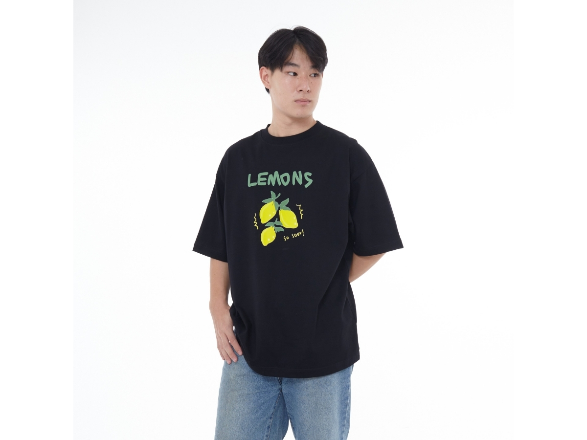 https://d2cva83hdk3bwc.cloudfront.net/myyoungs-lemons-oversized-t-shirt-black-2.jpg