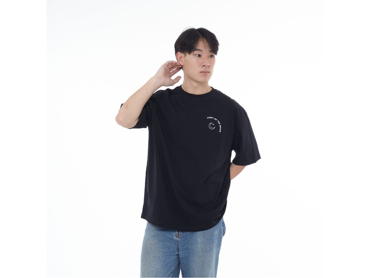 https://d2cva83hdk3bwc.cloudfront.net/myyoungs-light-of-the-moon-oversized-t-shirt-black-2.jpg