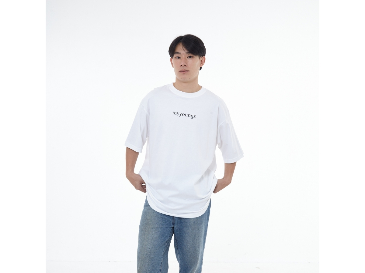https://d2cva83hdk3bwc.cloudfront.net/myyoungs-oversized-t-shirt-white-2.jpg