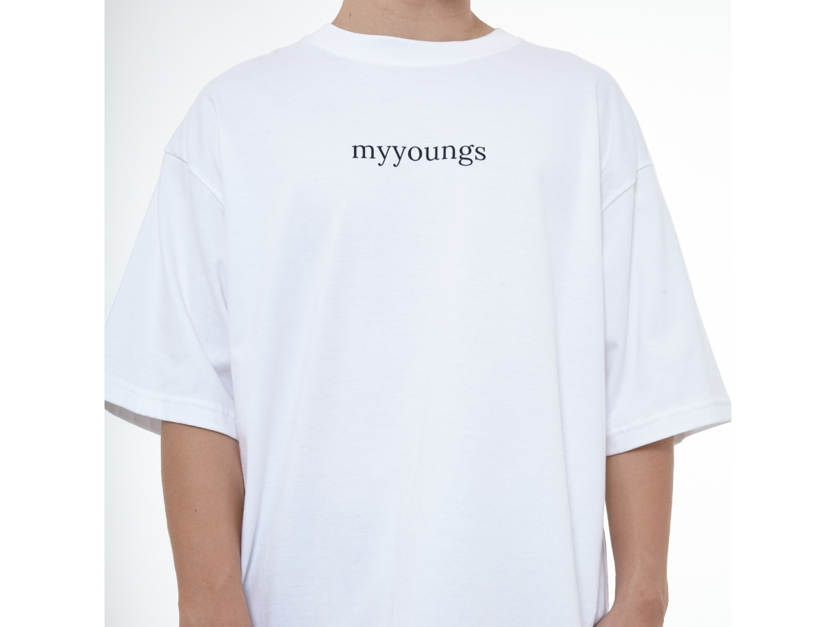 https://d2cva83hdk3bwc.cloudfront.net/myyoungs-oversized-t-shirt-white-3.jpg