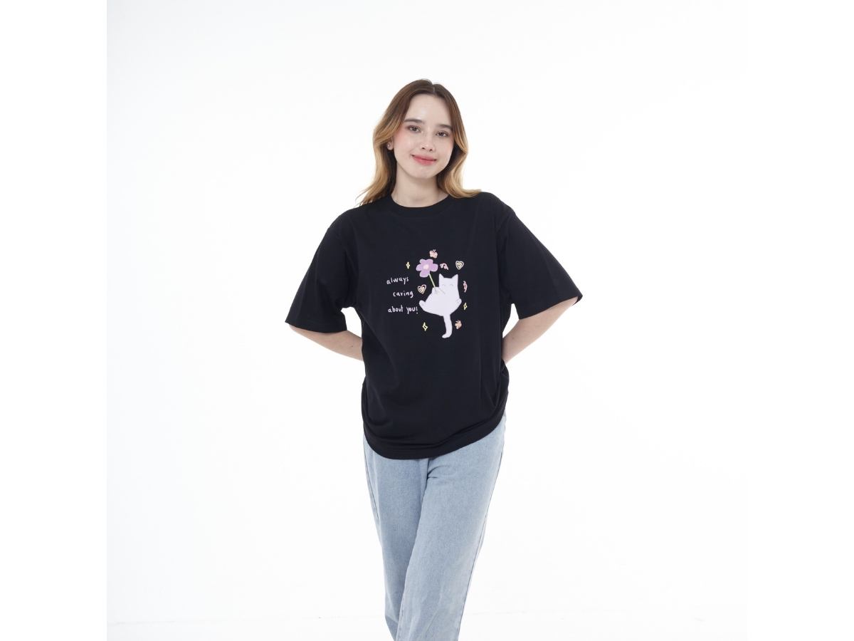 https://d2cva83hdk3bwc.cloudfront.net/myyoungs-purple-cat-oversized-t-shirt-black-2.jpg