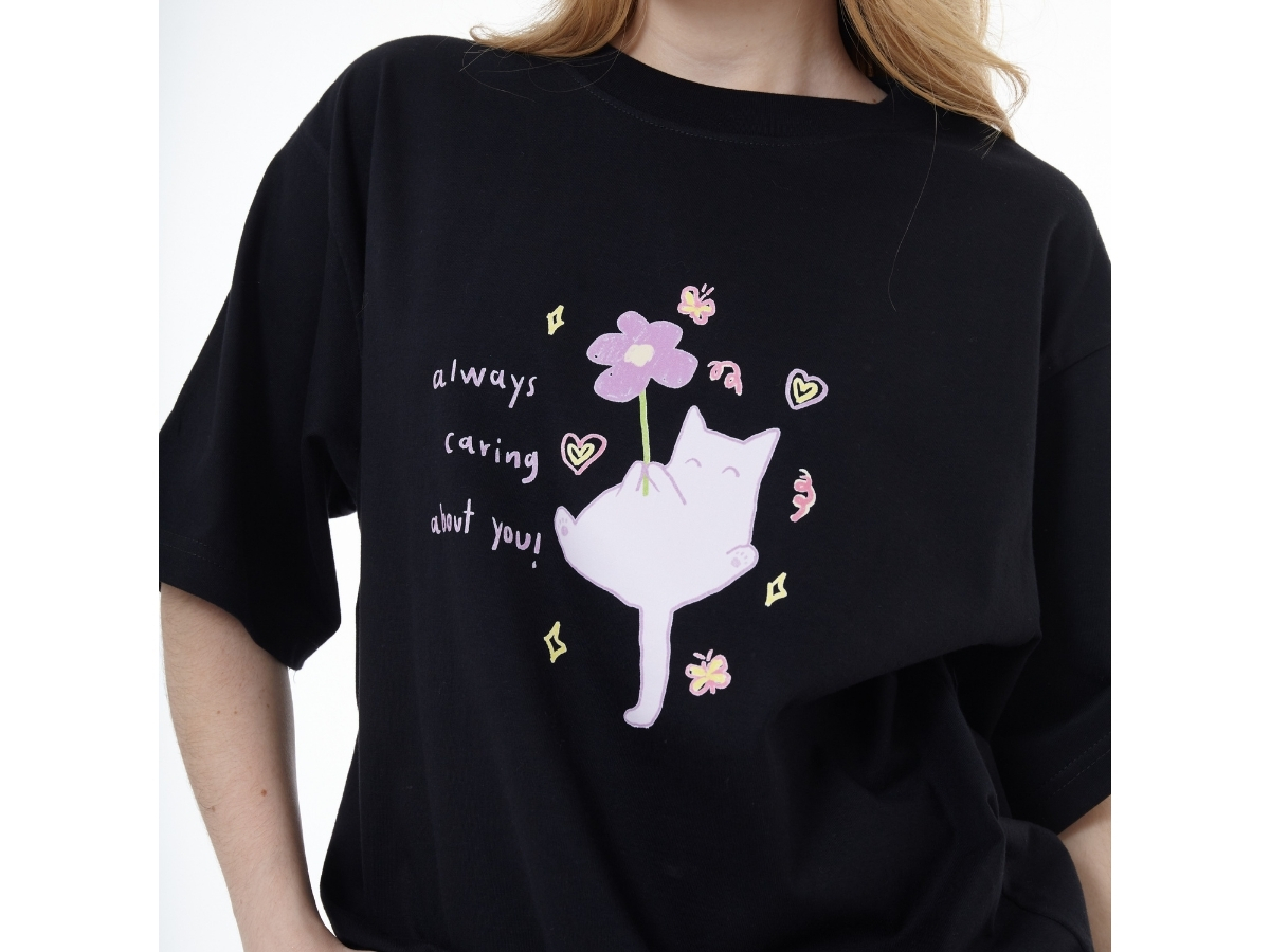 https://d2cva83hdk3bwc.cloudfront.net/myyoungs-purple-cat-oversized-t-shirt-black-3.jpg