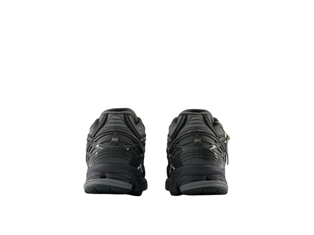 https://d2cva83hdk3bwc.cloudfront.net/new-balance-1906r-grey-metallic-black-5.jpg