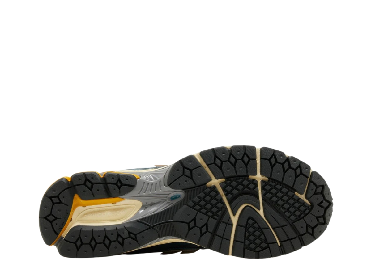 https://d2cva83hdk3bwc.cloudfront.net/new-balance-1906r-metallic-teal-new-spruce-5.jpg