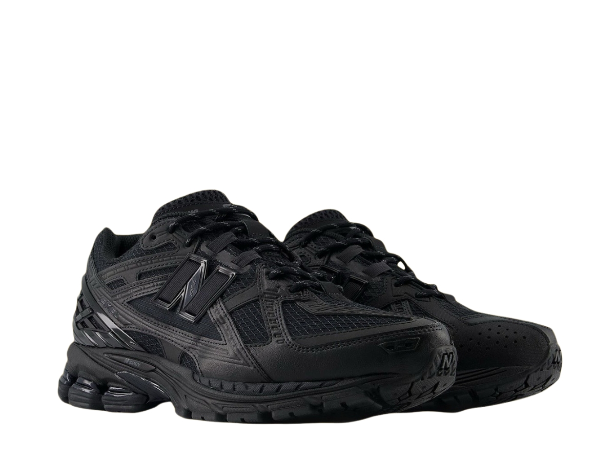 https://d2cva83hdk3bwc.cloudfront.net/new-balance-1906u-triple-black-2.jpg