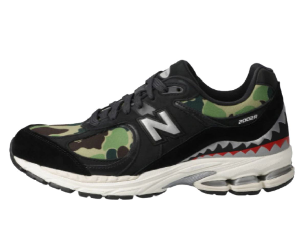 https://d2cva83hdk3bwc.cloudfront.net/new-balance-2002r-bape-black-2.jpg