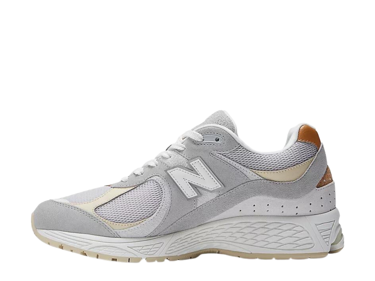 https://d2cva83hdk3bwc.cloudfront.net/new-balance-2002r-concrete-grey-2.jpg