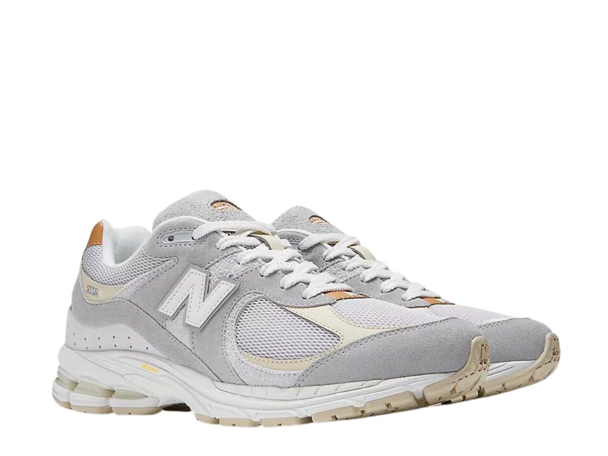 https://d2cva83hdk3bwc.cloudfront.net/new-balance-2002r-concrete-grey-3.jpg
