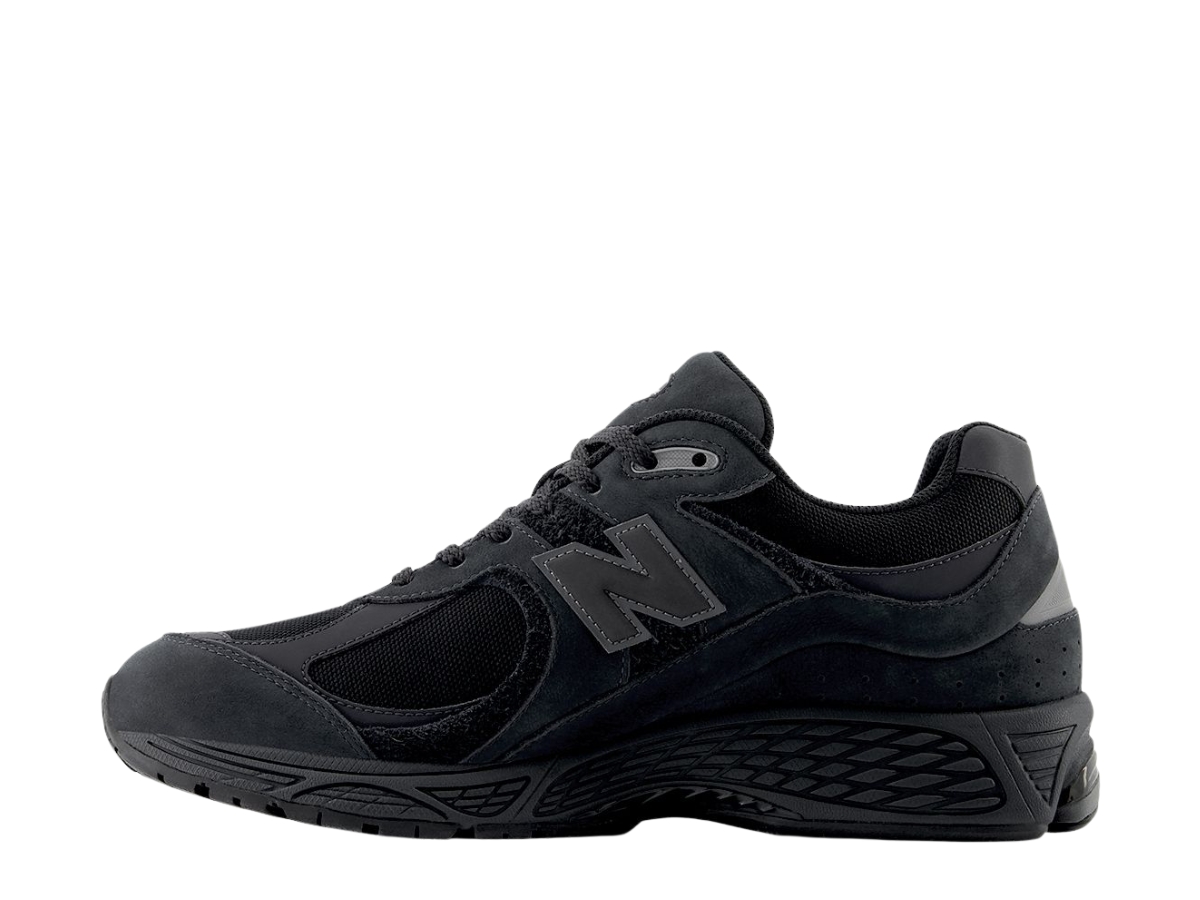 https://d2cva83hdk3bwc.cloudfront.net/new-balance-2002r-cordura-phantom-black-2.jpg