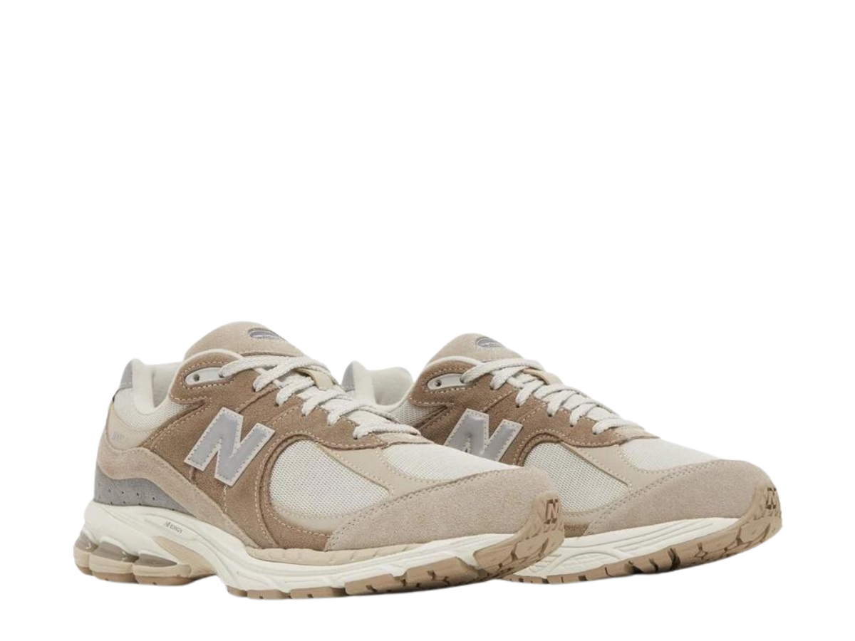 https://d2cva83hdk3bwc.cloudfront.net/new-balance-2002r-driftwood-sandstone-3.jpg