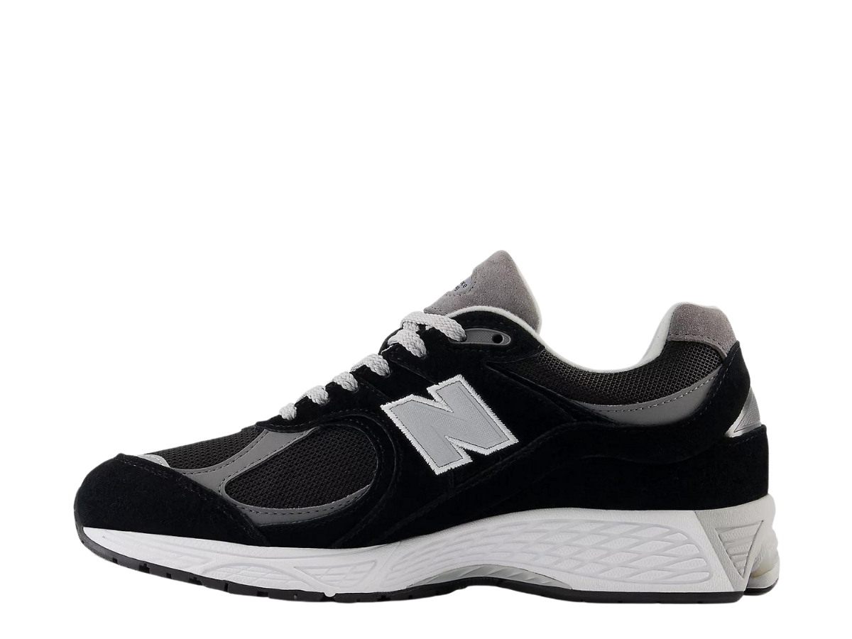 https://d2cva83hdk3bwc.cloudfront.net/new-balance-2002r-gore-tex-black-grey-2.jpg