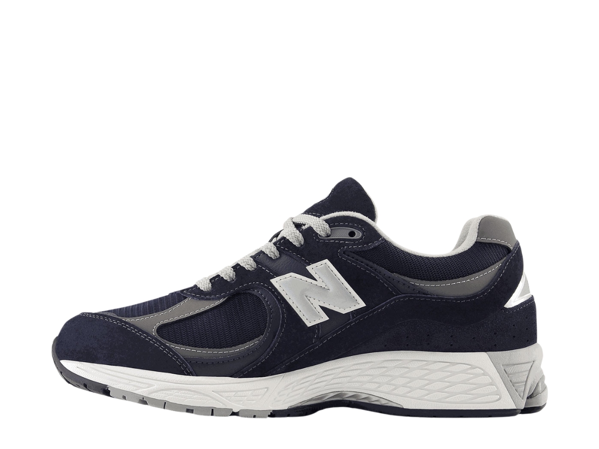 https://d2cva83hdk3bwc.cloudfront.net/new-balance-2002r-gore-tex-eclipse-2.jpg