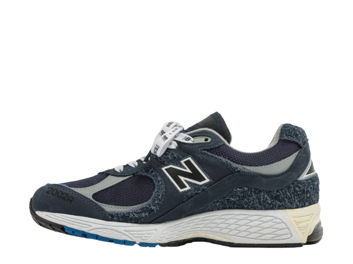 https://d2cva83hdk3bwc.cloudfront.net/new-balance-2002r-invincible-x-n-hoolywood-gore-tex-navy-2.jpg