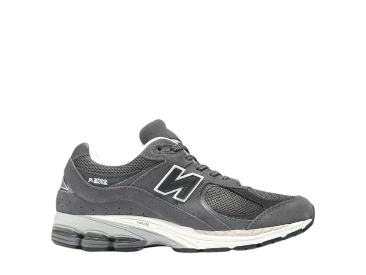 https://d2cva83hdk3bwc.cloudfront.net/new-balance-2002r-monochrome-suede-pack-grey-1.jpg