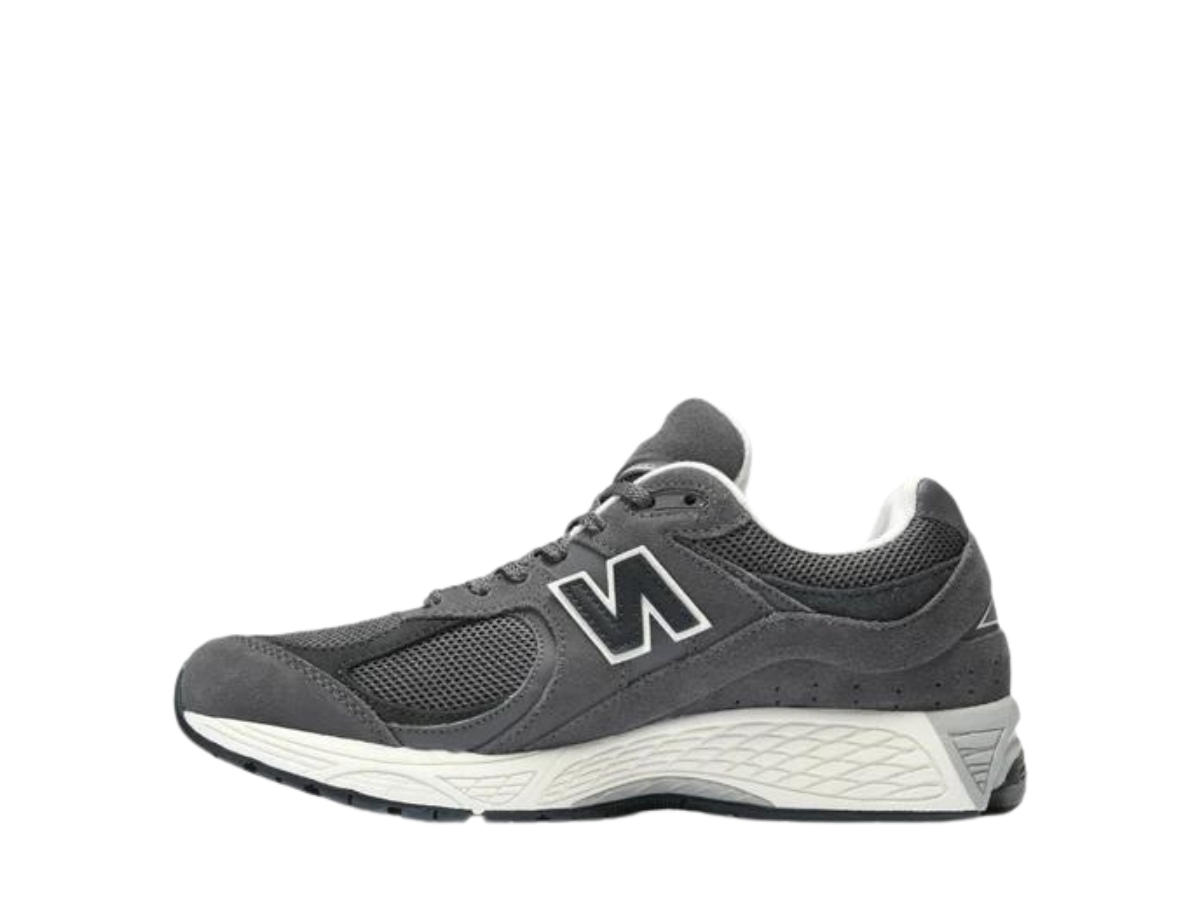 https://d2cva83hdk3bwc.cloudfront.net/new-balance-2002r-monochrome-suede-pack-grey-2.jpg