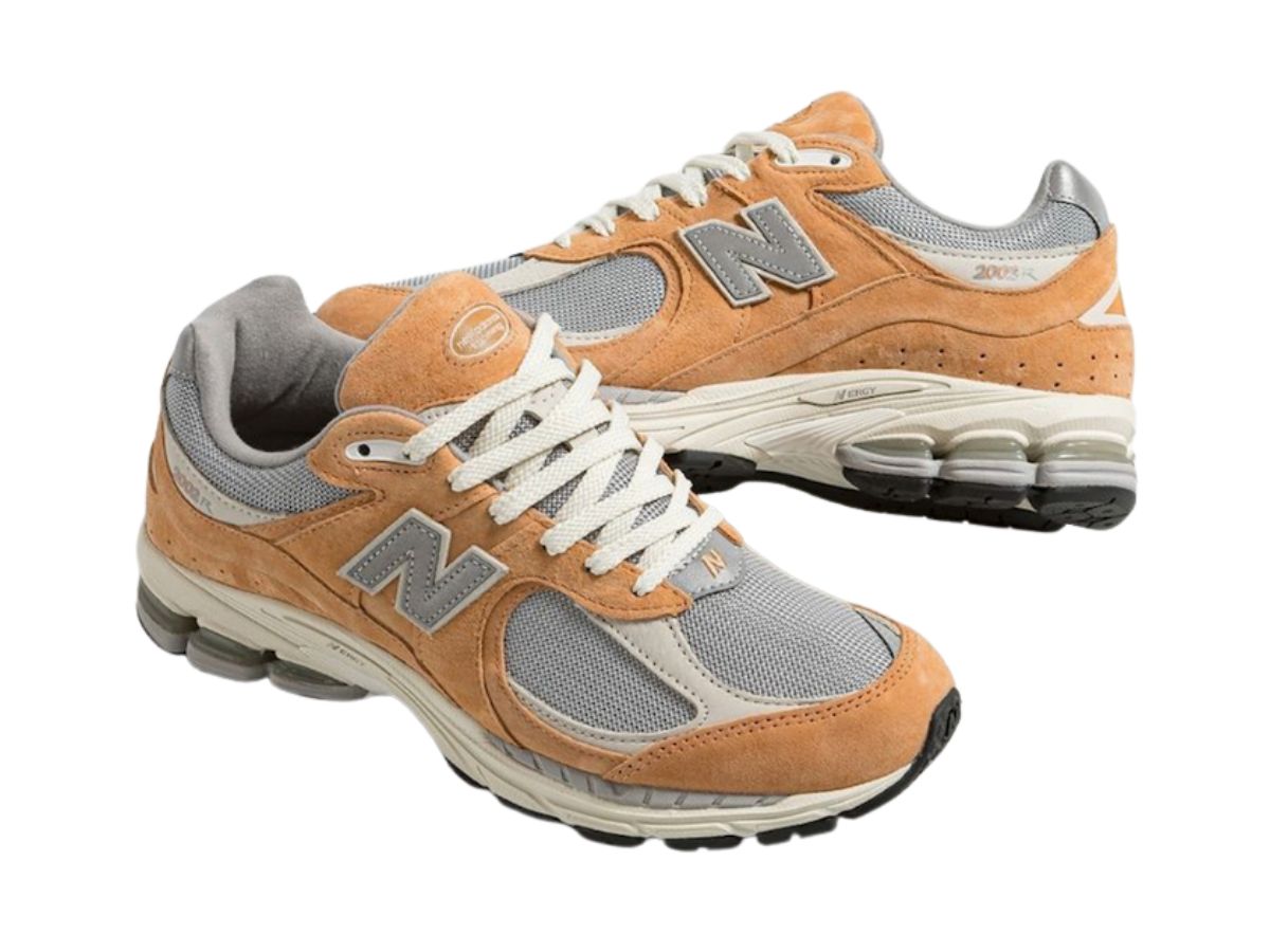https://d2cva83hdk3bwc.cloudfront.net/new-balance-2002r-sweet-caramel-2.jpg