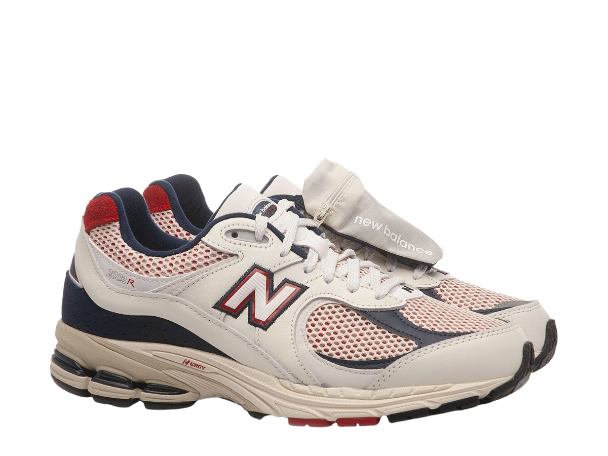 https://d2cva83hdk3bwc.cloudfront.net/new-balance-2002r-team-red-navy-pouch-3.jpg