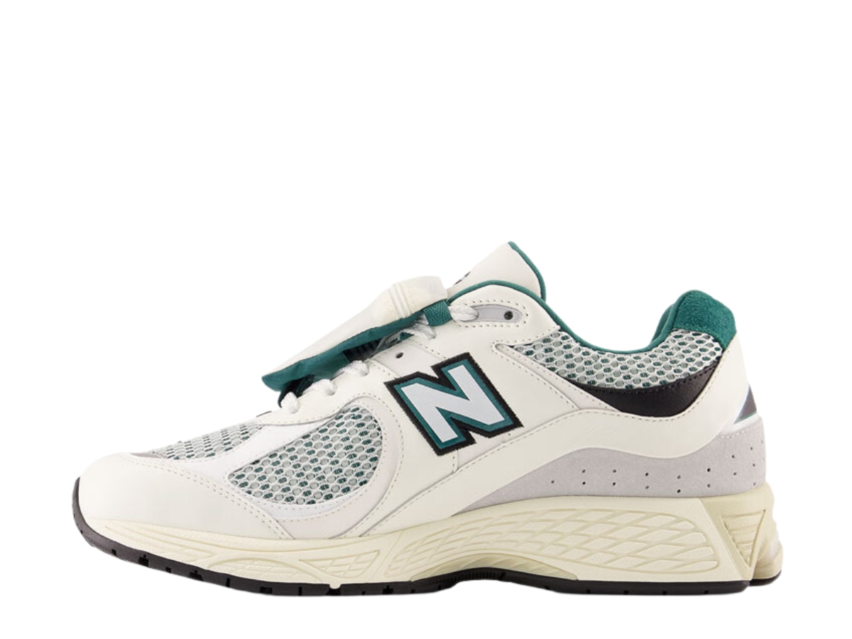 https://d2cva83hdk3bwc.cloudfront.net/new-balance-2002r-vintage-teal-pouch-2.jpg