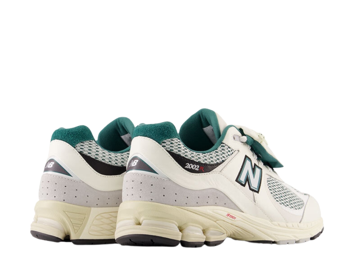 https://d2cva83hdk3bwc.cloudfront.net/new-balance-2002r-vintage-teal-pouch-3.jpg