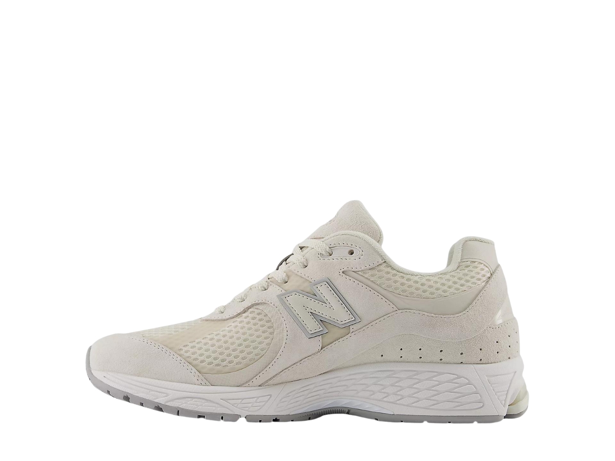 https://d2cva83hdk3bwc.cloudfront.net/new-balance-2002w-linen-with-light-silver-metallic-and-sea-salt-2.jpg