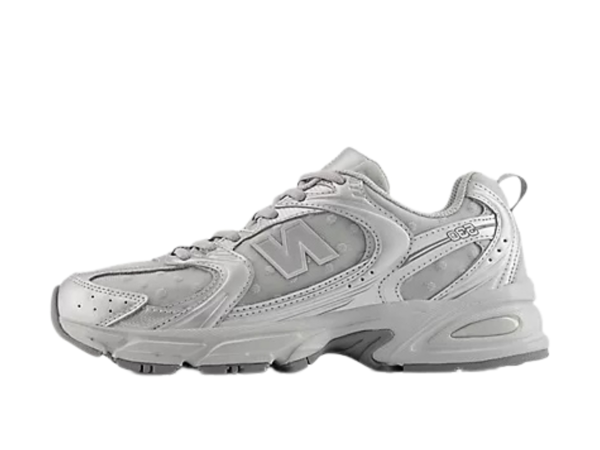 https://d2cva83hdk3bwc.cloudfront.net/new-balance-530-raincloud-silver-metalic-2.jpg