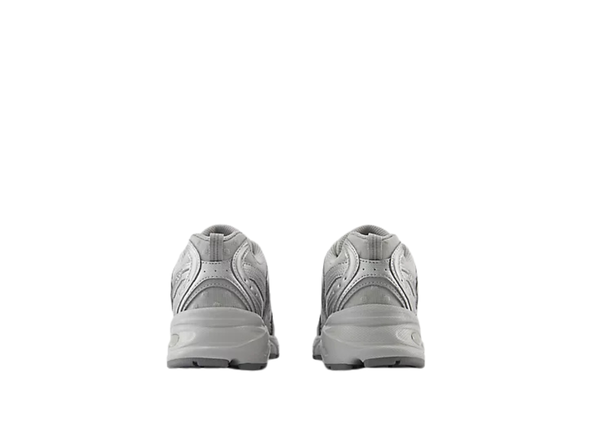 https://d2cva83hdk3bwc.cloudfront.net/new-balance-530-raincloud-silver-metalic-4.jpg