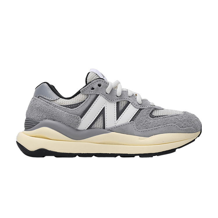 https://d2cva83hdk3bwc.cloudfront.net/new-balance-5740-grey-white-black-1.jpg