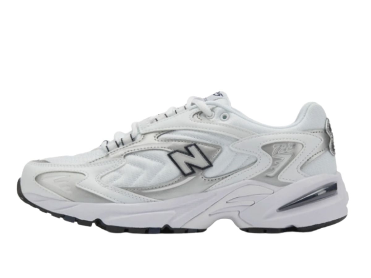 https://d2cva83hdk3bwc.cloudfront.net/new-balance-725-metallic-silver-2.jpg