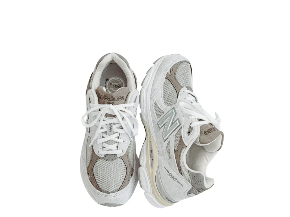 https://d2cva83hdk3bwc.cloudfront.net/new-balance-990v3-miusa-ycmc-nimbus-cloud--gs--3.jpg