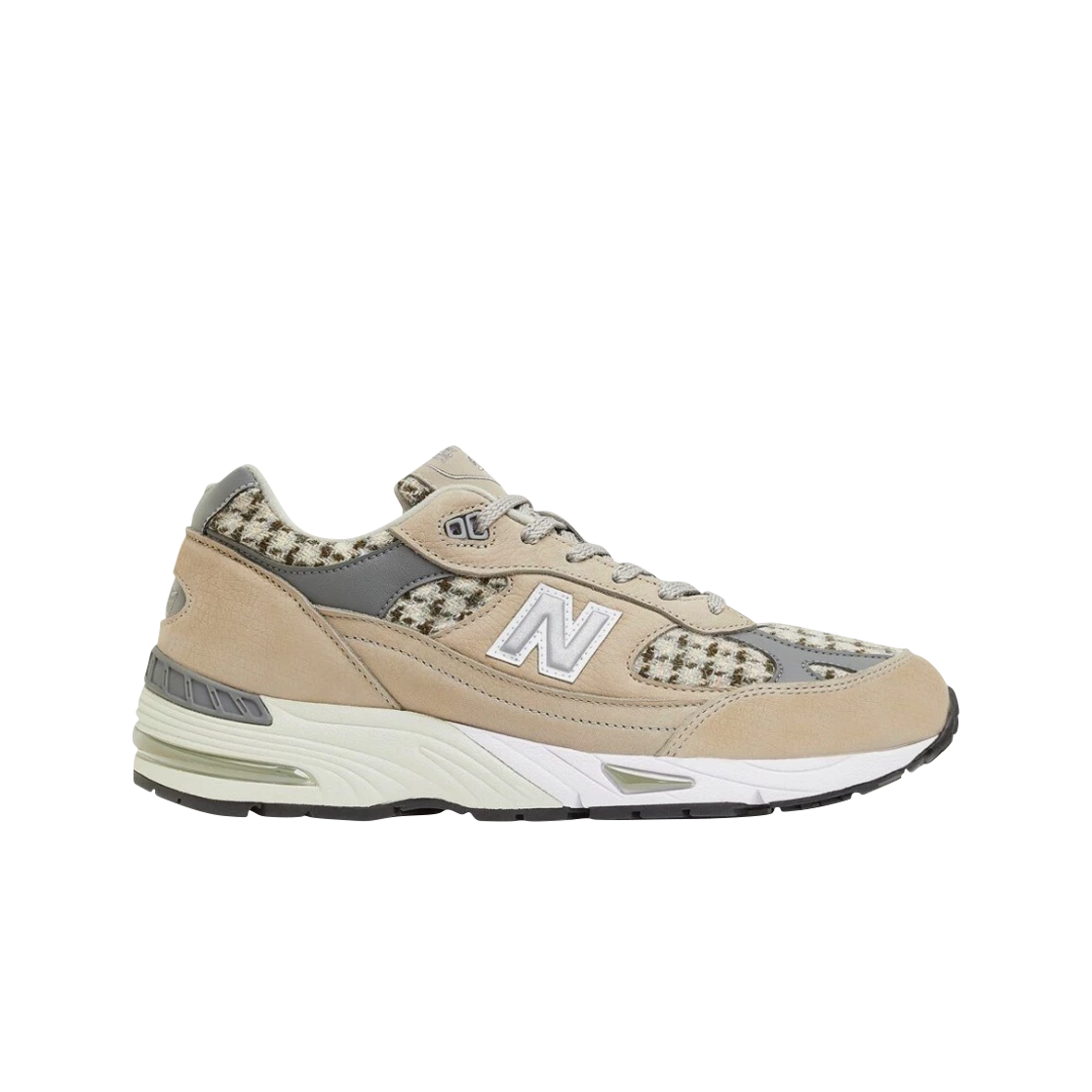https://d2cva83hdk3bwc.cloudfront.net/new-balance-991-made-in-uk-beige-harris-tweed-2.jpg