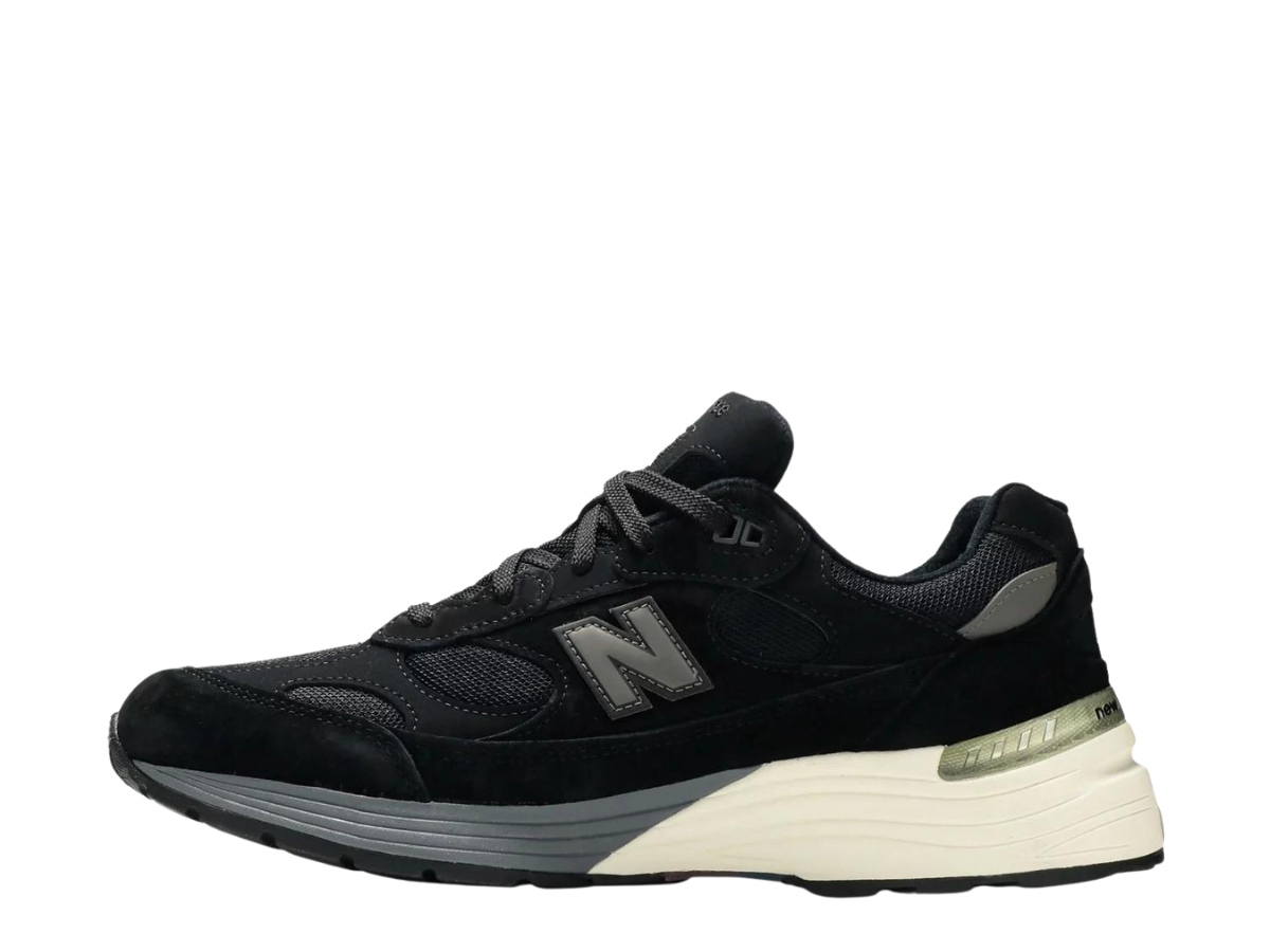 https://d2cva83hdk3bwc.cloudfront.net/new-balance-992-black-grey--made-in-usa--2.jpg