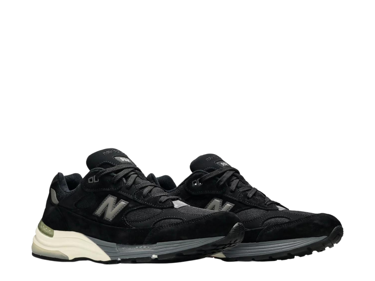 https://d2cva83hdk3bwc.cloudfront.net/new-balance-992-black-grey--made-in-usa--3.jpg