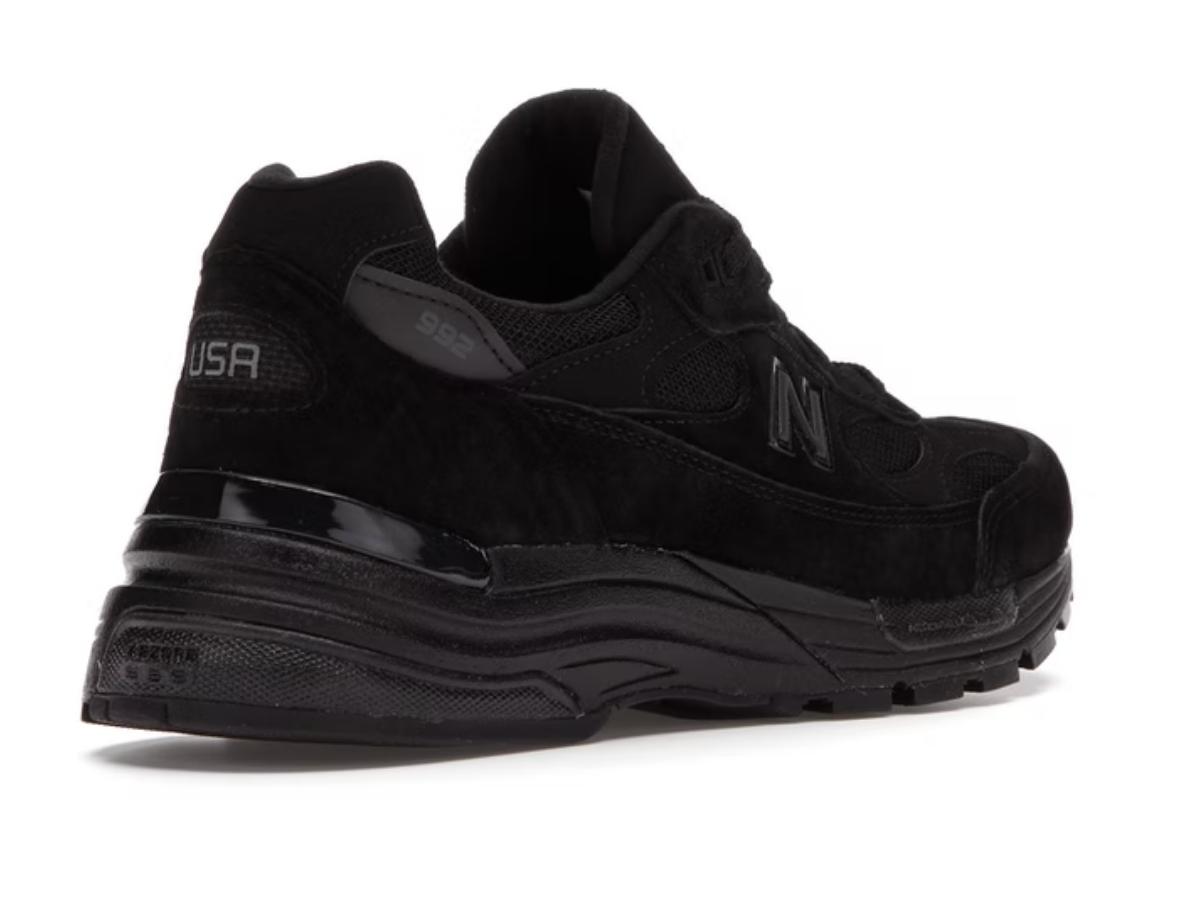 https://d2cva83hdk3bwc.cloudfront.net/new-balance-992-triple-black-3.jpg