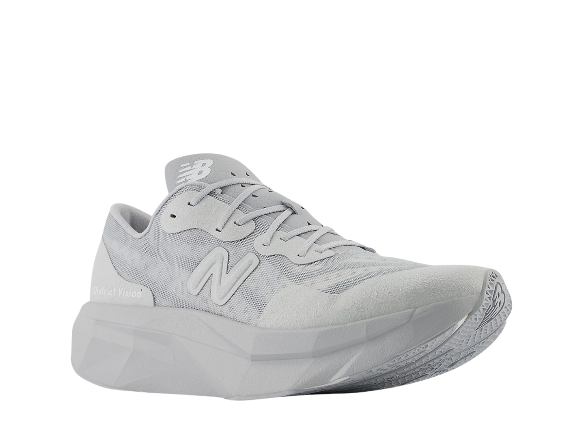 https://d2cva83hdk3bwc.cloudfront.net/new-balance-district-vision-x-fuelcell-supercomp-elite-v4-aluminum-grey-3.jpg