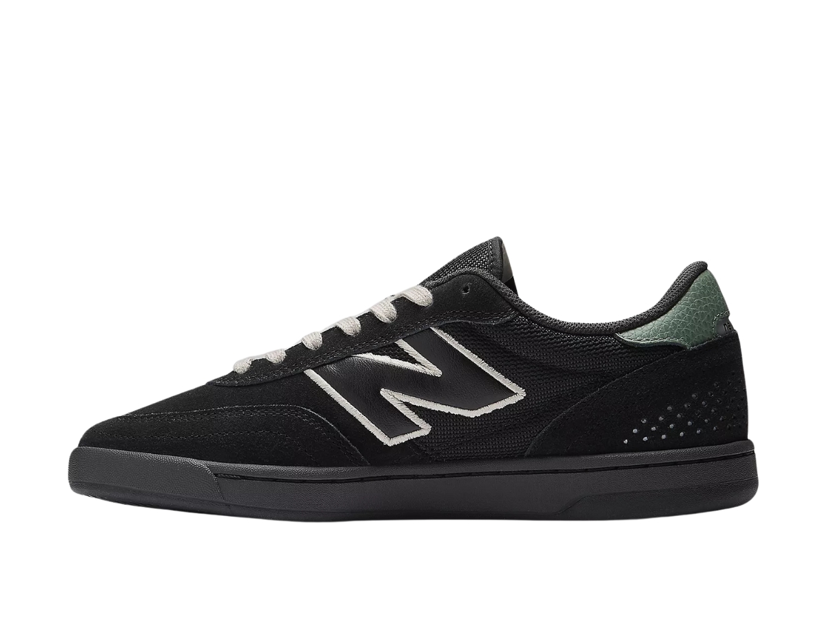 https://d2cva83hdk3bwc.cloudfront.net/new-balance-numeric-440-v2-black-white-2.jpg